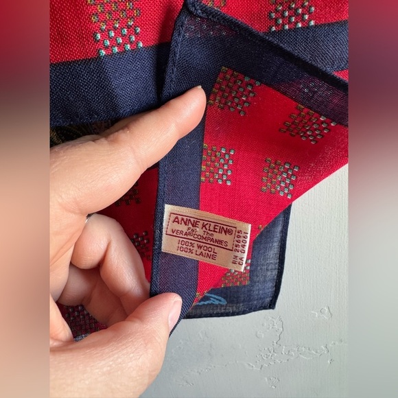 Ann Klein - Wool Scarf - Picture 4 of 5